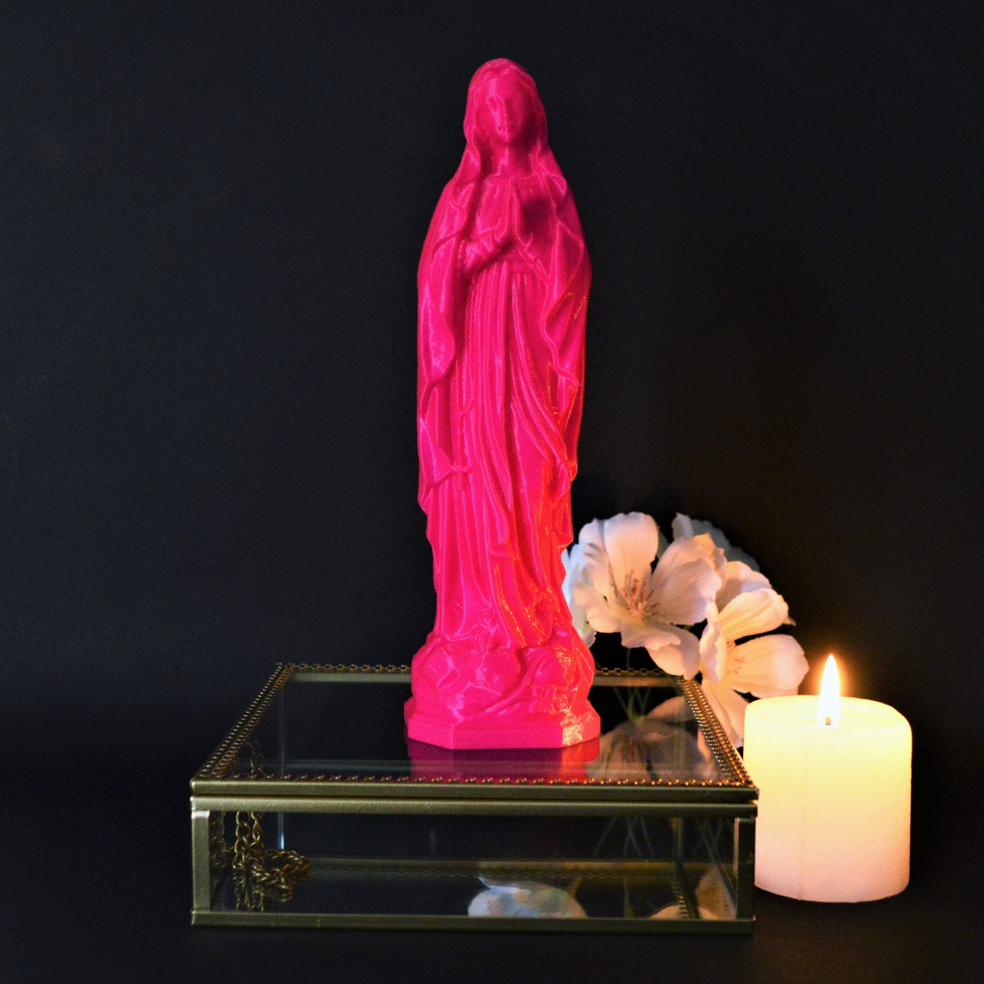 Statuette Vierge Marie couleur magenta - leclaireuseboutique