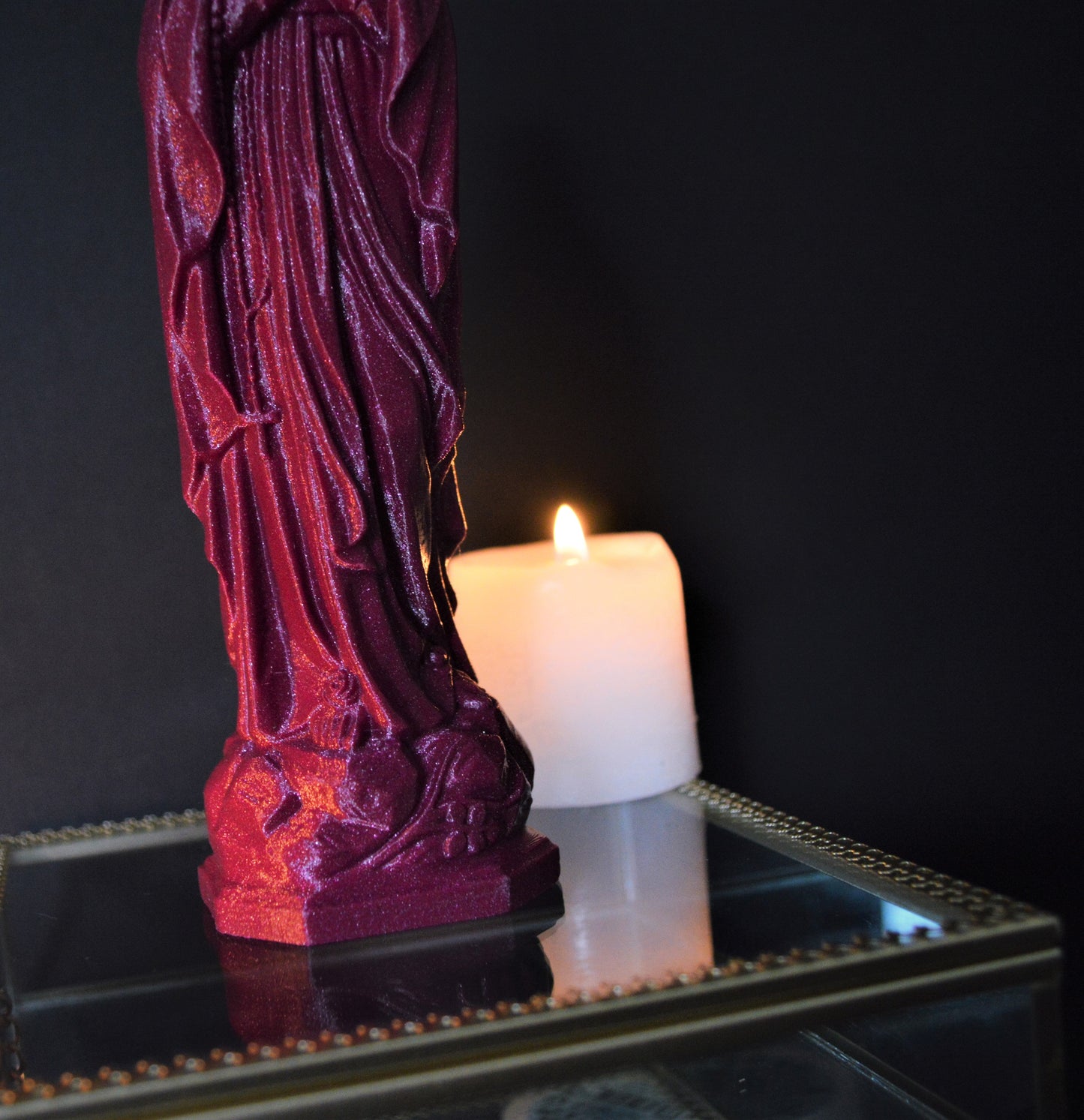 Statuette Vierge Marie couleur mauve pailleté - leclaireuseboutique
