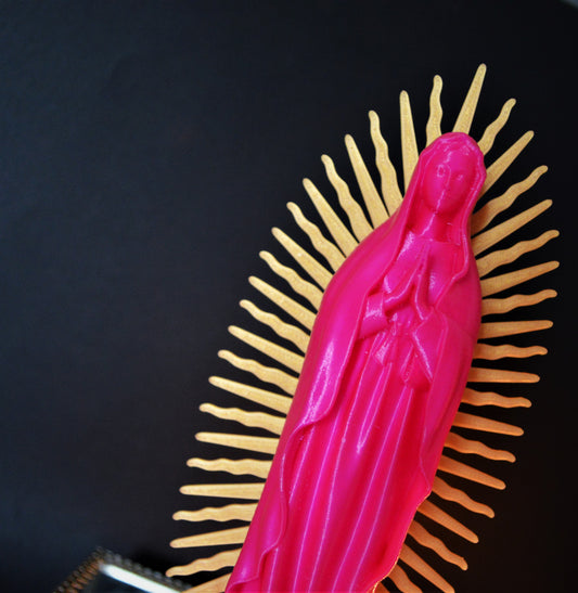 Statuette Vierge de Guadalupe magenta et or - leclaireuseboutique