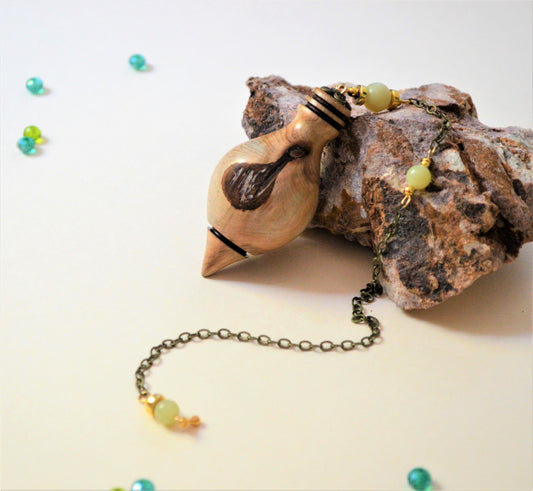 Pendule en bois de cade et jade olive. - leclaireuseboutique